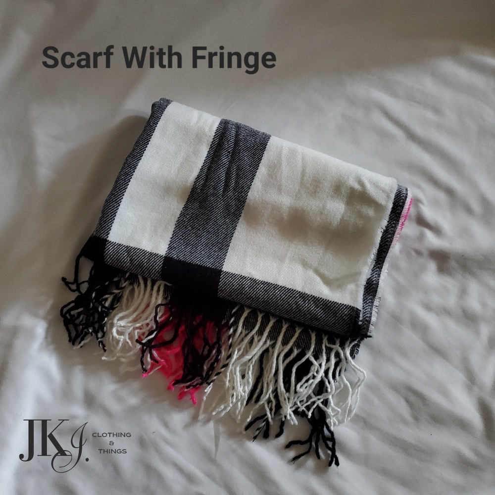 T- Checkered Scarf With Fringe